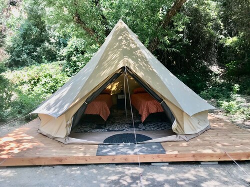 Sequoia Jewel -16 Foot Bell Tent with double beds. 4.5 to Sequoia National Park.