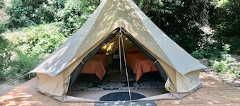 Sequoia Jewel -16 Foot Bell Tent with double beds. 4.5 to Sequoia National Park.