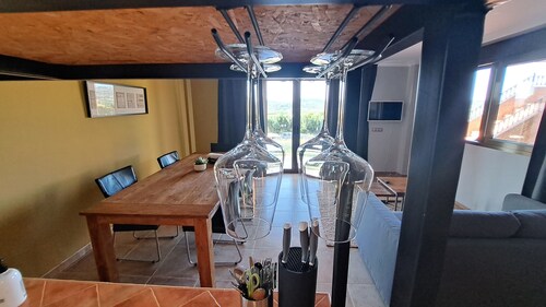 Se Alquila Estudio Independiente en Hermoso Chalet