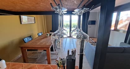 Se Alquila Estudio Independiente en Hermoso Chalet