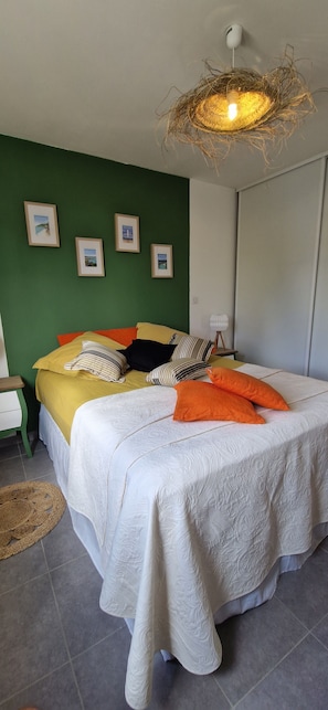 1 chambre, fer et planche à repasser, Wi-Fi, draps fournis