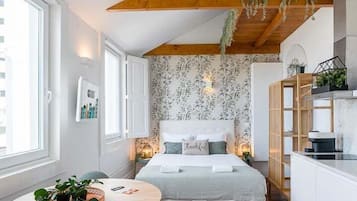 Desk, internet, bed sheets