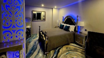 Deluxe Room, 1 Queen Bed | 1 bedroom, down comforters, memory foam beds, in-room safe