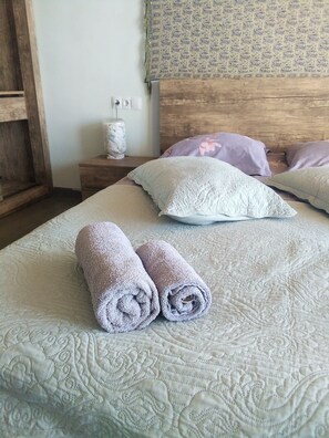 2 slaapkamers, een kluis op de kamer, een bureau