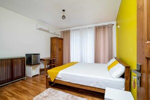 5 bedrooms, Internet, bed sheets