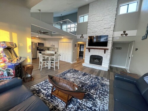 Breathtaking Lake & Pool Views, In Osage Beach!