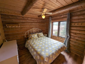 2 bedrooms, WiFi, bed sheets - 4 - Prunier : Chaleureux chalet en bois rond  au bord de la belle Rivière Rouge (Rivière-Rouge)