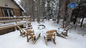 Property grounds - 4 - Prunier : Chaleureux chalet en bois rond  au bord de la belle Rivière Rouge (Rivière-Rouge)