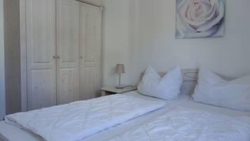 2 Schlafzimmer, Zimmersafe, Bügeleisen/Bügelbrett, WLAN