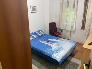 1 chambre, fer et planche à repasser, Wi-Fi, draps fournis
