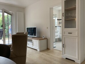 Fernseher, Tischtennisplatte