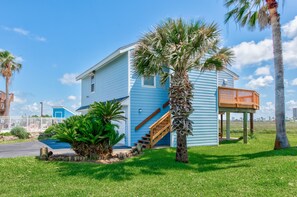 Exterior - Shore Beats Work- OCEAN VIEWS! Boardwalk to Beach, Pool, Pets OK! (Port Aransas)