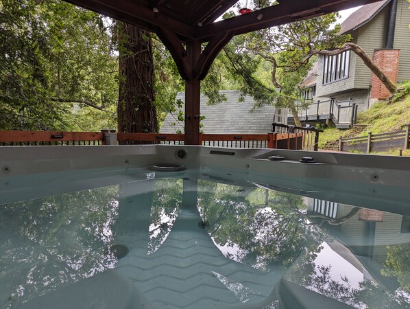 Tina de hidromasaje al aire libre