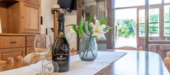 Beautiful private villa for 8 guests with WIFI, TV, balcony, pets allowed and panoramic view