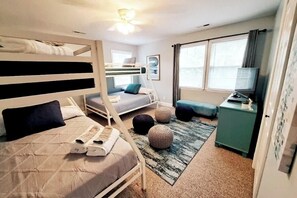 4 Schlafzimmer, Schreibtisch, Bügeleisen/Bügelbrett, Reisekinderbett