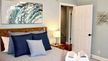 4 bedrooms, desk, iron/ironing board, travel cot