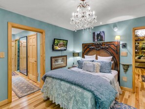 4 bedrooms, desk, iron/ironing board, travel cot - KnightFall-Luxury Cabin w/Waterfall, Pet-Friendly (Maggie Valley)