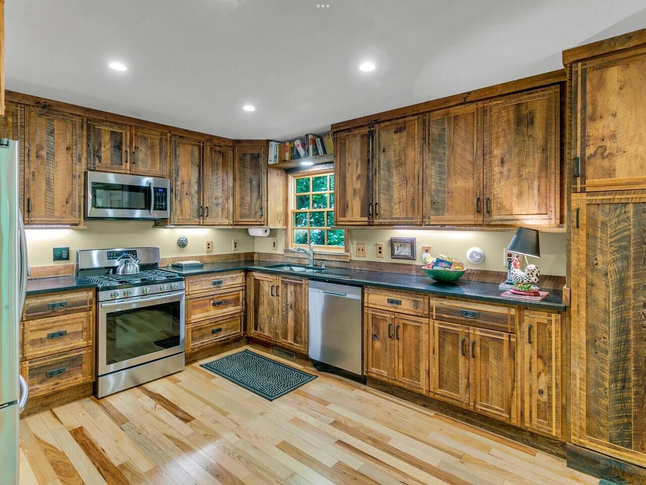 ثلاجة، ميكروويف، فرن، موقد طهي مسطح