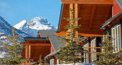 Beautiful 3 Bedroom Plus Loft & Den. Hot Tub.