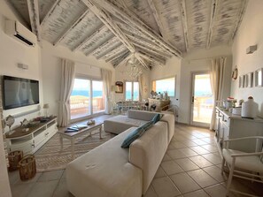 TV - Nice apartment for 5 people with A/C, pool, WIFI, TV and terrace (Regia Dogana)