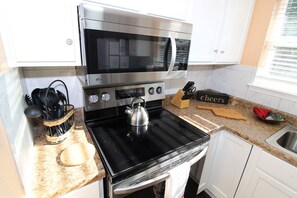 Refrigerador, microondas, parrilla de estufa y lavavajillas 
