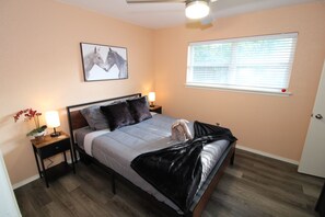 3 bedrooms, desk, iron/ironing board, free WiFi