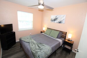 3 bedrooms, desk, iron/ironing board, free WiFi