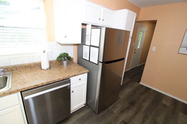 Fridge, microwave, stovetop, dishwasher