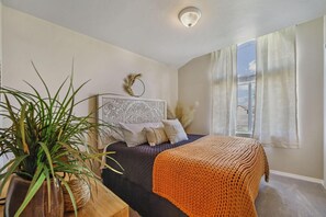 4 bedrooms, WiFi, bed sheets