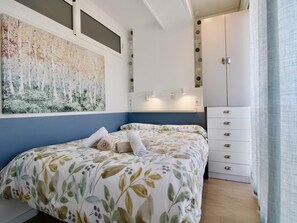 2 makuuhuonetta, silitysrauta/-lauta, Wi-Fi, vuodevaatteet