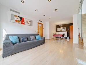 TV - Duplex with free parking only 250m beach (Pineda de Mar)