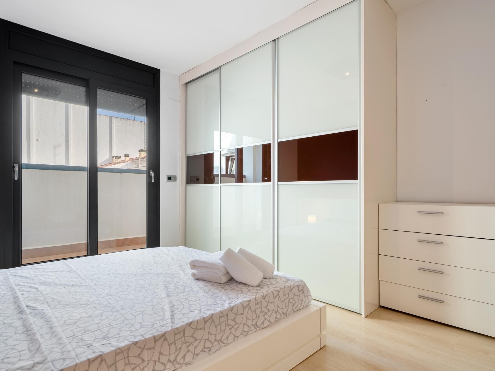 4 chambres, fer et planche à repasser, Wi-Fi, draps fournis