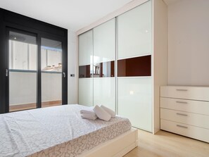 4 slaapkamers, een strijkplank/strijkijzer, wifi, beddengoed