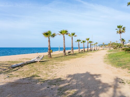 Duplex with free parking only 250m beach