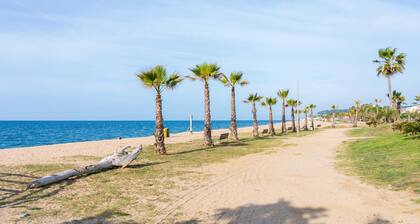 Duplex with free parking only 250m beach