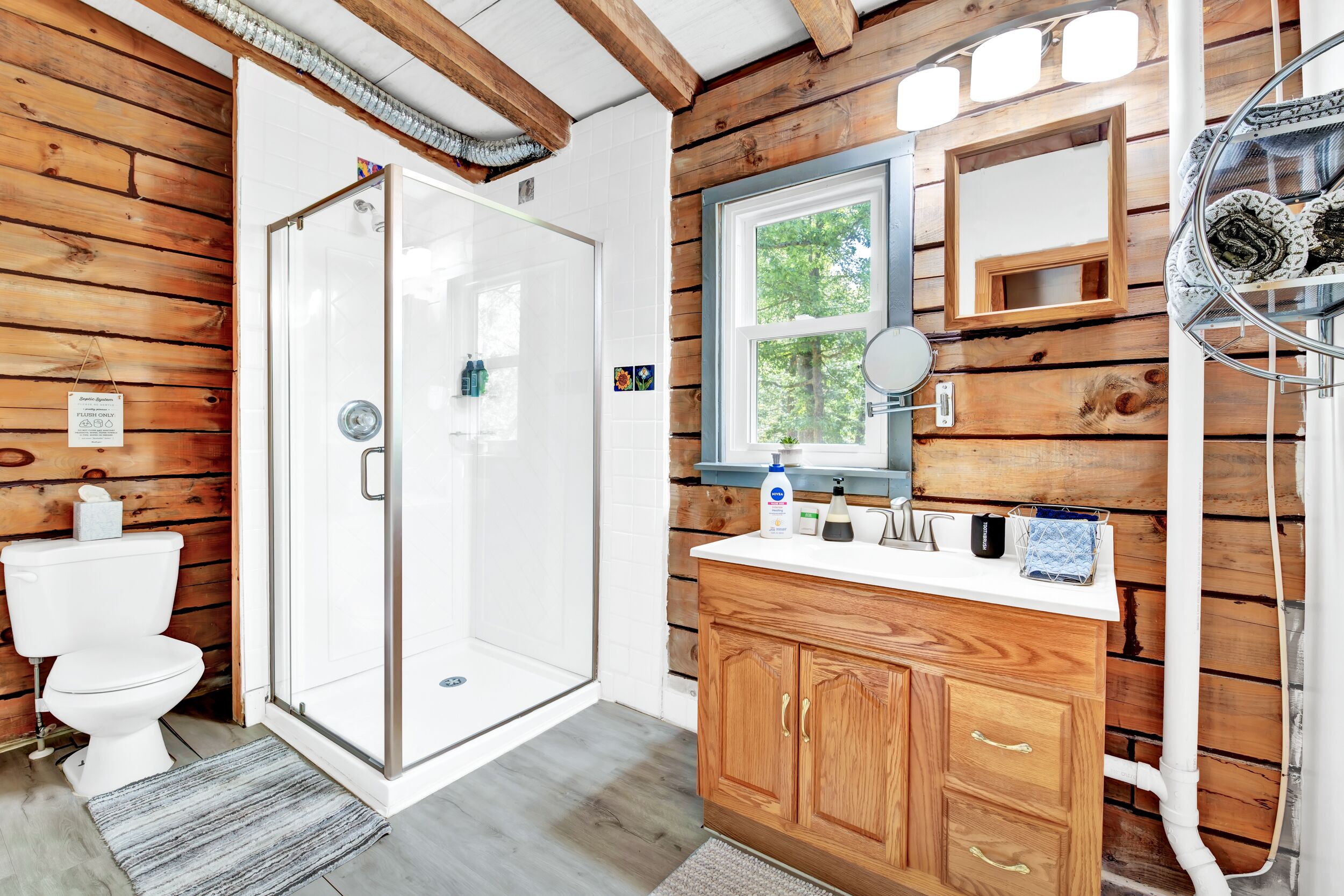 Bathtub, towels