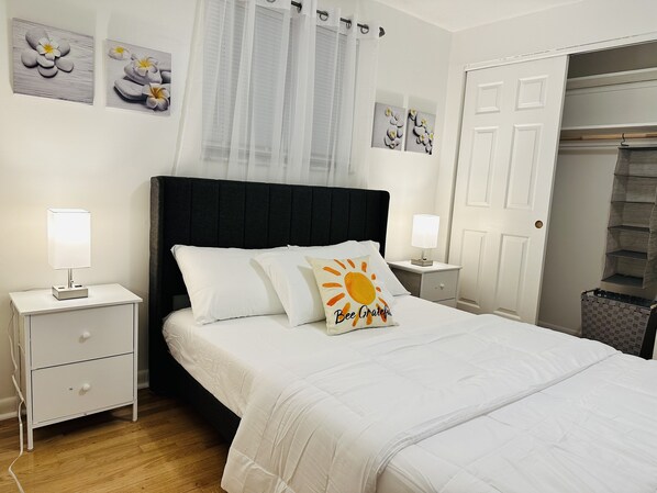 3 bedrooms, desk, iron/ironing board, travel crib