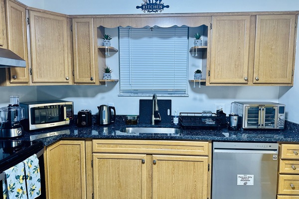 KĂŒhlschrank, Mikrowelle, Ofen, Herdplatte