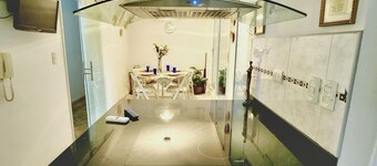 FANTASTIC IN THE HEART OF THE CITY