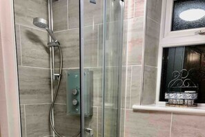 Shower, hair dryer, towels, soap - NEW En-suite Studio next to University of Exeter with free parking (Exeter)