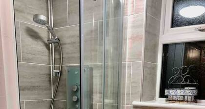 NEW En-suite Studio next to University of Exeter with free parking