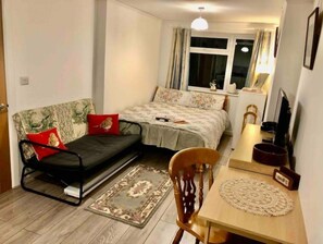 1 quarto, escrivaninha, ferros/tábuas de passar roupa, Wi-Fi