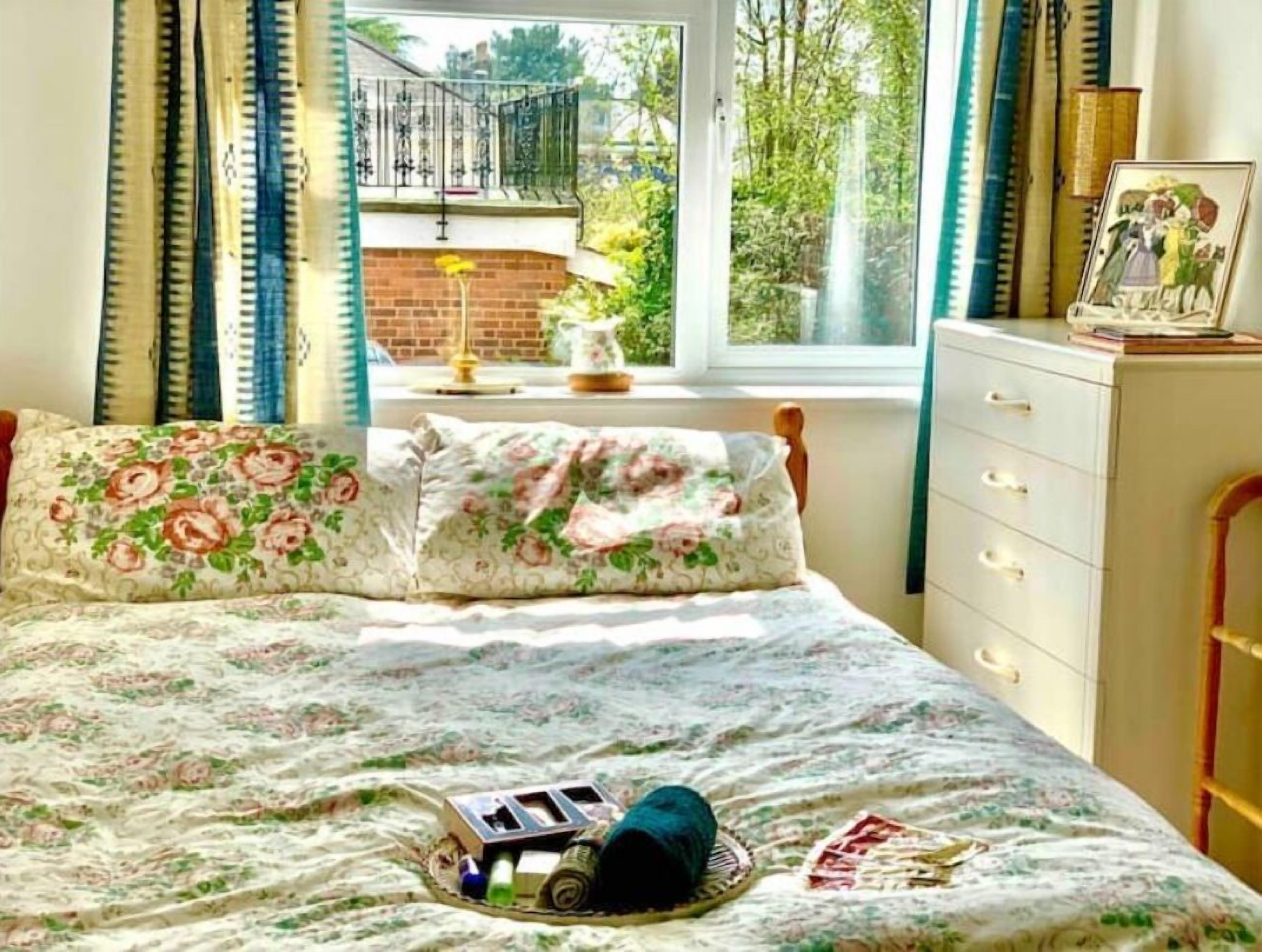 1 bedroom, desk, iron/ironing board, WiFi