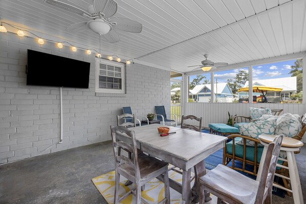 屋外ダイニングエリア