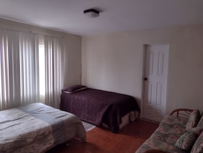 4 slaapkamers, een strijkplank/strijkijzer, wifi, beddengoed