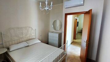 2 bedrooms, bed sheets