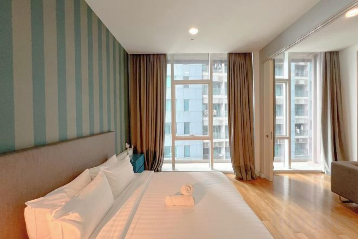 Blackout curtains, soundproofing, iron/ironing board, free WiFi