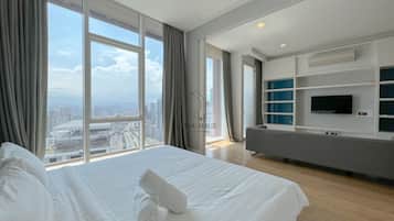 Deluxe One Bedroom Apartment | 3 bedrooms, blackout drapes, soundproofing, iron/ironing board