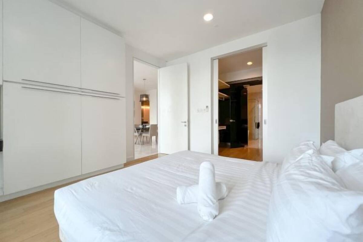 3 bedrooms, blackout curtains, soundproofing, iron/ironing board