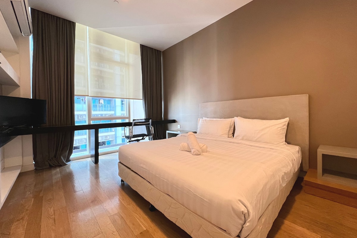 3 bedrooms, blackout curtains, soundproofing, iron/ironing board